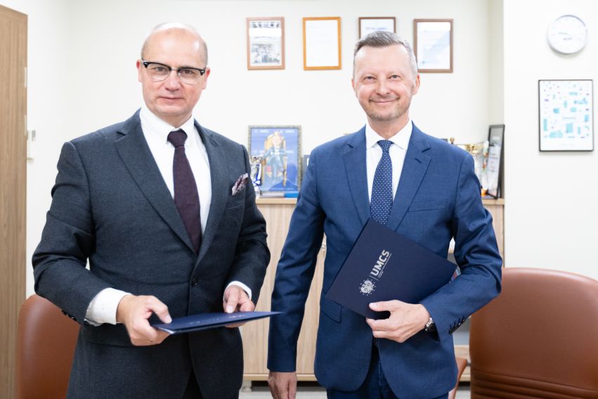 Signing ceremony with CEO Michał Cezary Mazur and UMCS representatives including Professor Przemysław Stpiczyński
